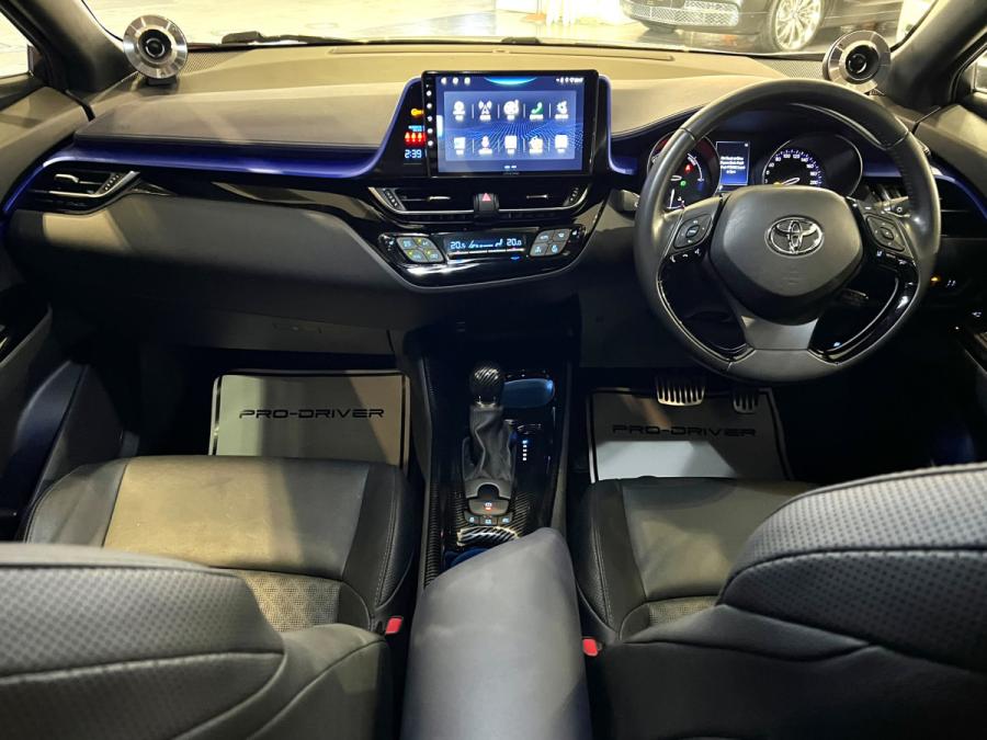 CH-R HYBRID - Image 10